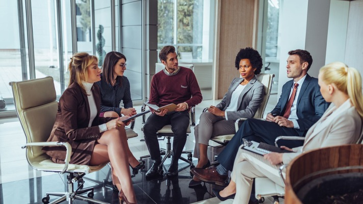 Group of people discussing a particular idea in a mastermind group