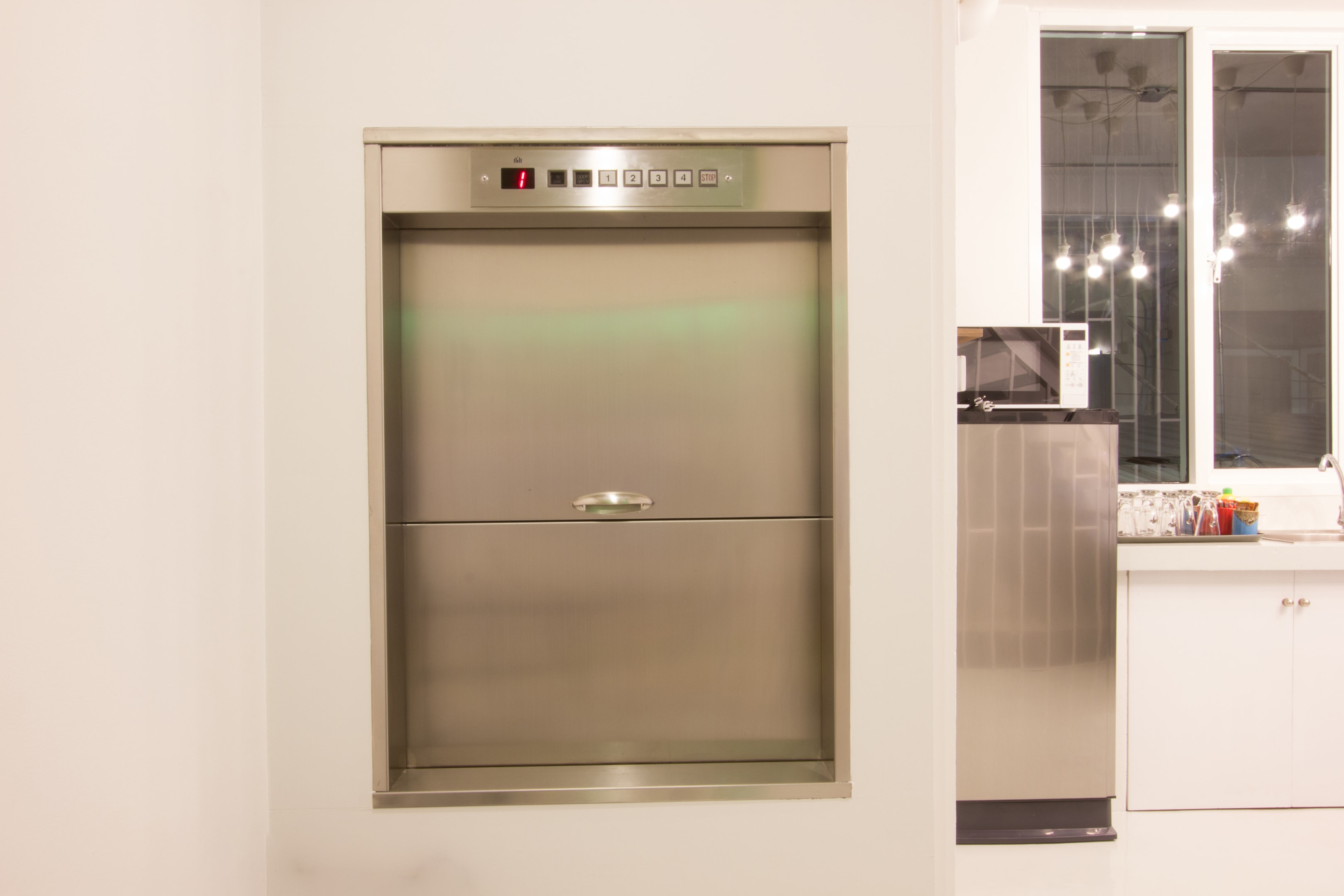 An example image of a goods lift in action.