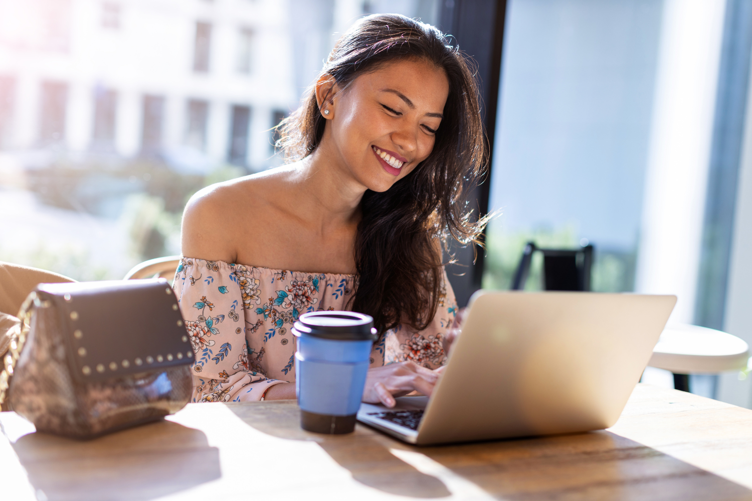 A Filipina worker working remotely.