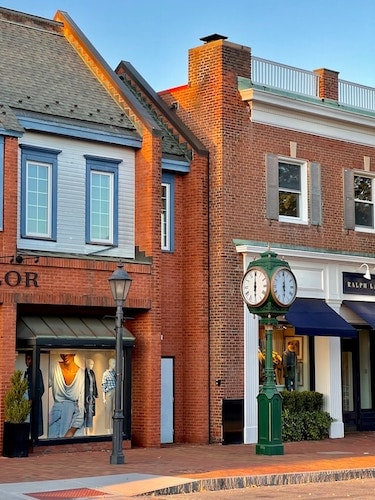 New Canaan hosts low crime rates and a strong sense of community