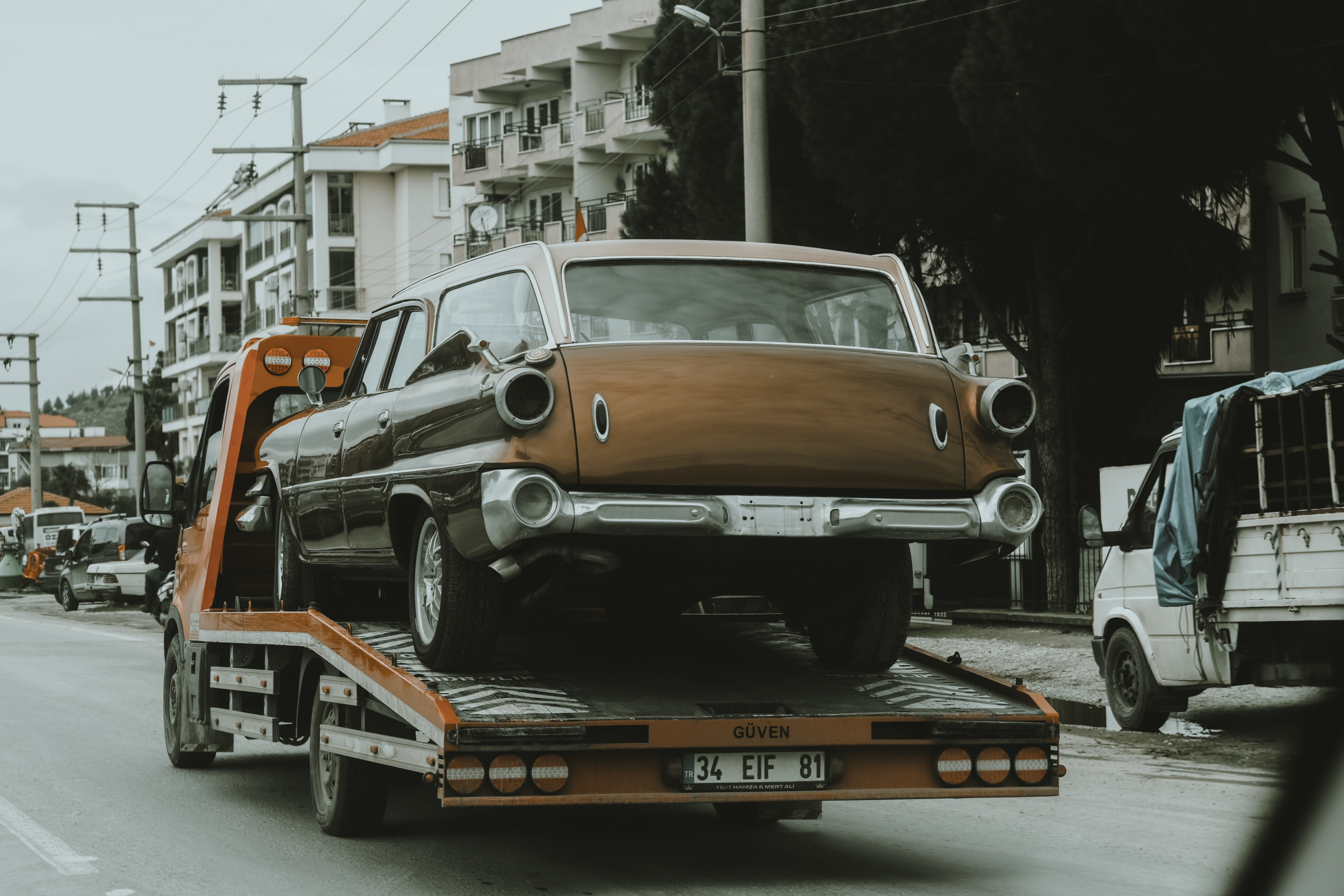 Many sites that sell cars offer free towing services