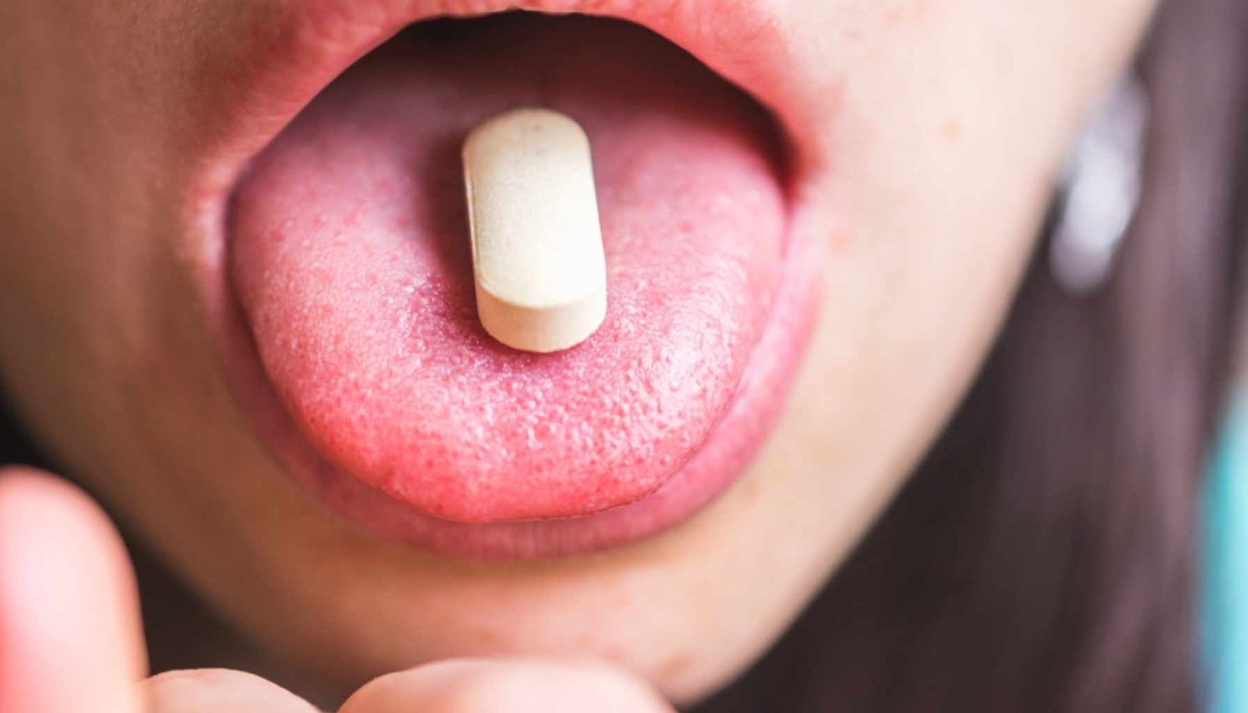 Tannkjøttbetennelse og antibiotika: Når medisiner er nødvendig 4 Nærbilde av tunge med stor tablett plassert midt på overflaten klar til å bli svelget. tannkjøttbetennelse antibiotika andre deler av kroppen akutte odontogene infeksjoner odontogene infeksjoner tannlege eller tannpleier pasienter med nedsatt immunforsvar god munnhygiene betennelse i tannkjøttet nedsatt immunforsvar antibiotika brukes bruk av tanntråd hos tannlegen rundt tennene hos pasienter med nedsatt antibiotika økt risiko hos pasienter dårlig ånde rundt tannen alvorlig infeksjon fleste tilfeller mer alvorlige blant annet tegn på alvorlig rask behandling annen behandling ulike typer rødhet hevelse alvorlige infeksjoner øker risikoen sjeldne tilfeller risiko for alvorlige periodontitt tannkjøttbetennelse behandling tannkjøttet tennene bør tilfeller bruk tannlegen hos symptomer betennelse tannlege viktig brukes nødvendig alvorlig gingivitt dersom alvorlige ofte mer puss munnhygiene infeksjon tannen infeksjonen bakterier pasienter risiko tenner grundig behandles tannkjøtt føre god rundt rengjøring hevelse spre tegn tann alltid munnen voksne plakk behandlingen dårlig betennelsen