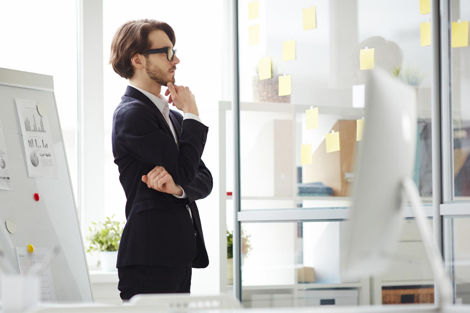 man trying to understand the dropshipping business