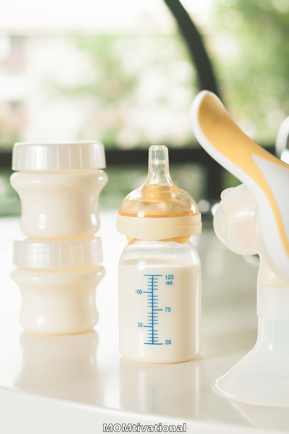 Breastpump with breastmilk - Featured in : Breastfeeding Tips For New Moms