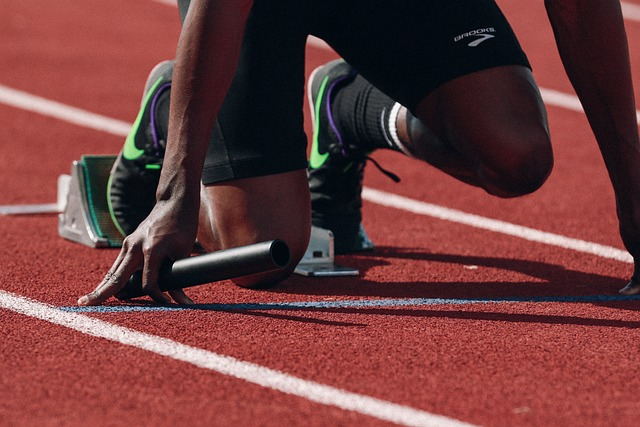 runner at the starting block representing how the search query performance dashboard lets you have a broad understanding of your target market