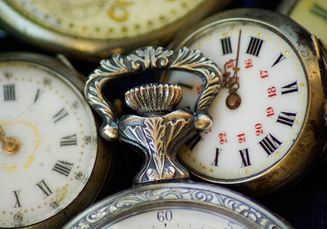 tatouage montre à gousset et tête de mort