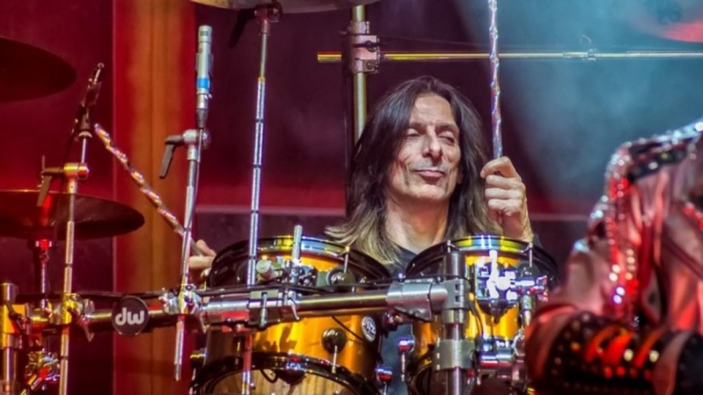 bb27a507 3edc 4701 badf dfaf85f055e9 | Zero to Drum Scott Travis Mientras Si Exhibe
