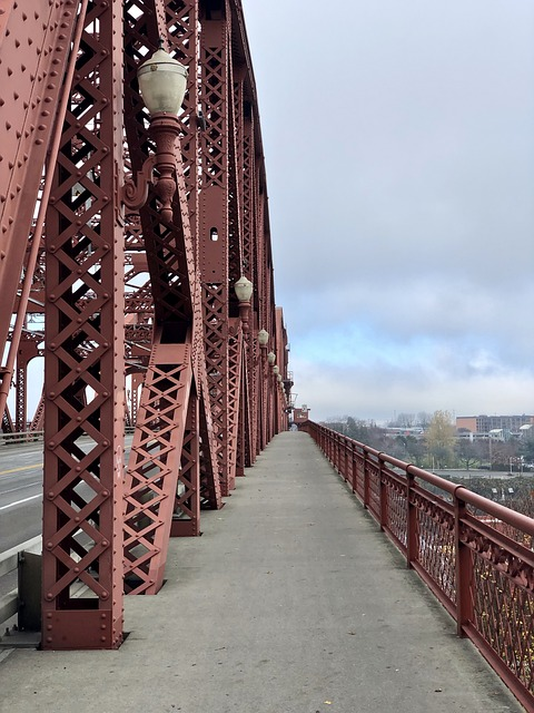 broadway bridge, portland, bridge, Oregon cities, easy access to both sides of the city