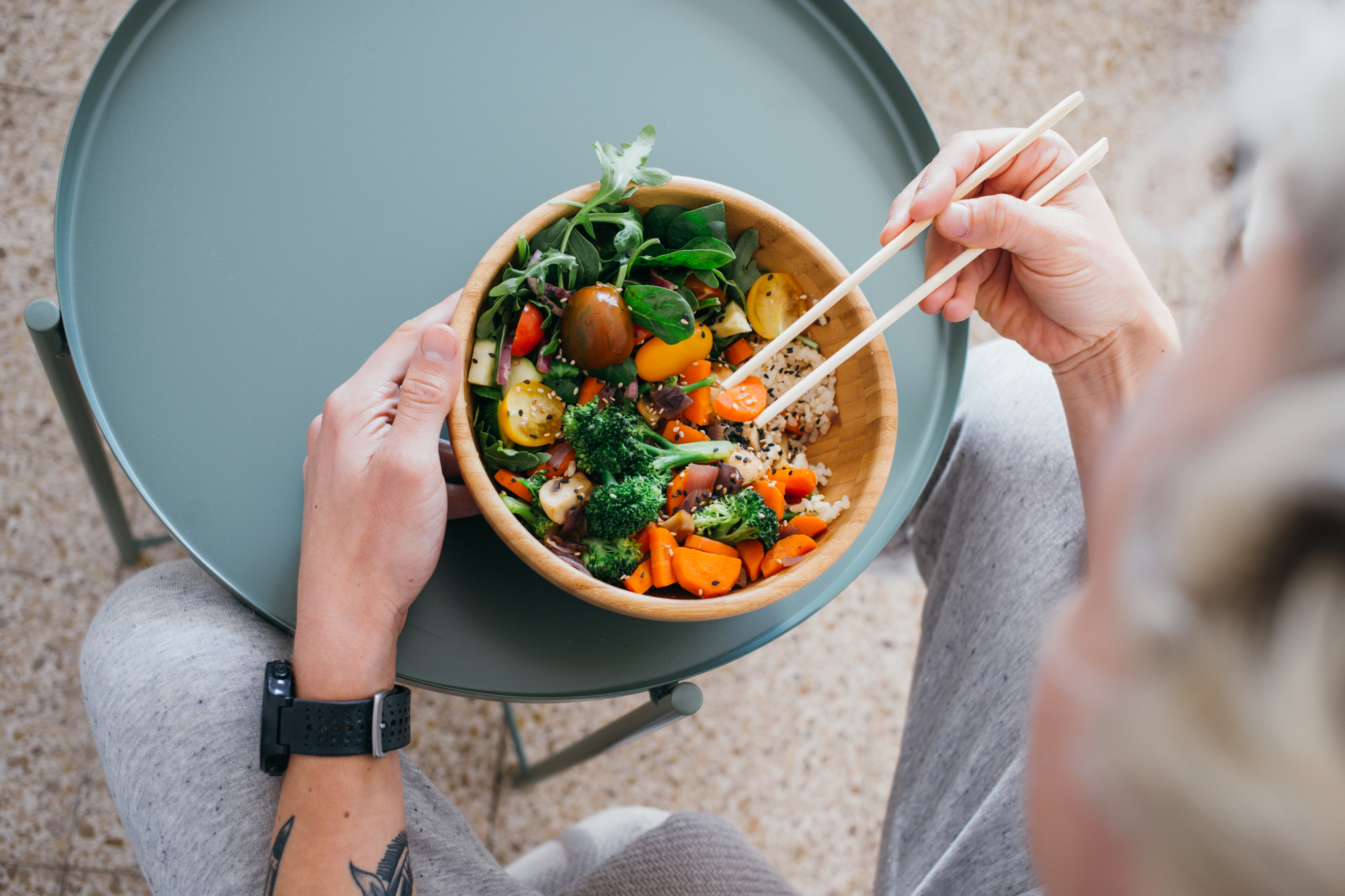 Ganhe massa muscular e construa músculos comendo alimentos saudáveis ​​em um volume limpo em vez de um volume sujo