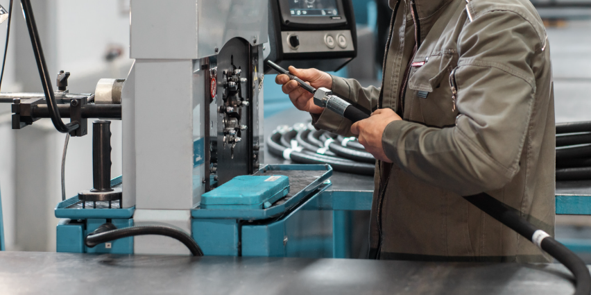 Hydraulic hose installation