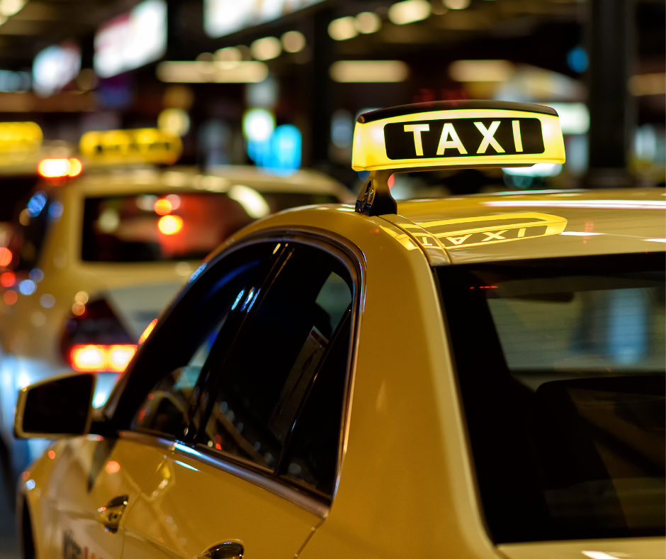 Overview of travel options from JFK to Manhattan including taxis and trains.