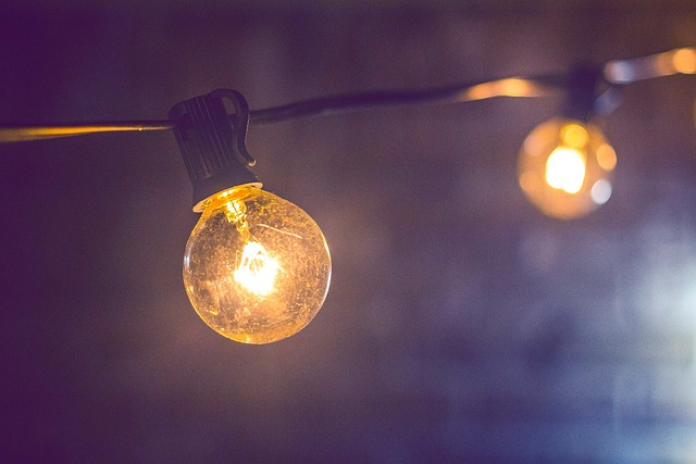 incandescent light bulbs, string lights