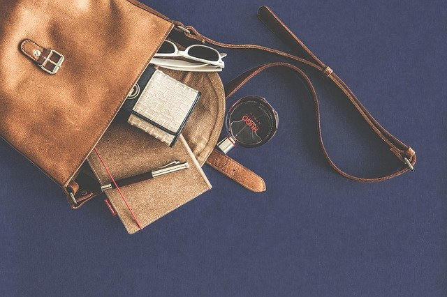 enlever les taches d'un sac en cuir