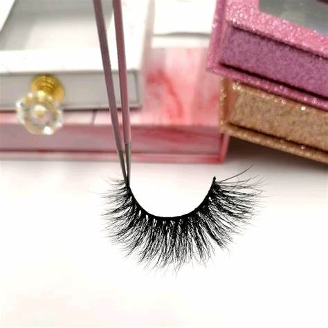 add-eyelashes-to-your-cosmetics-business