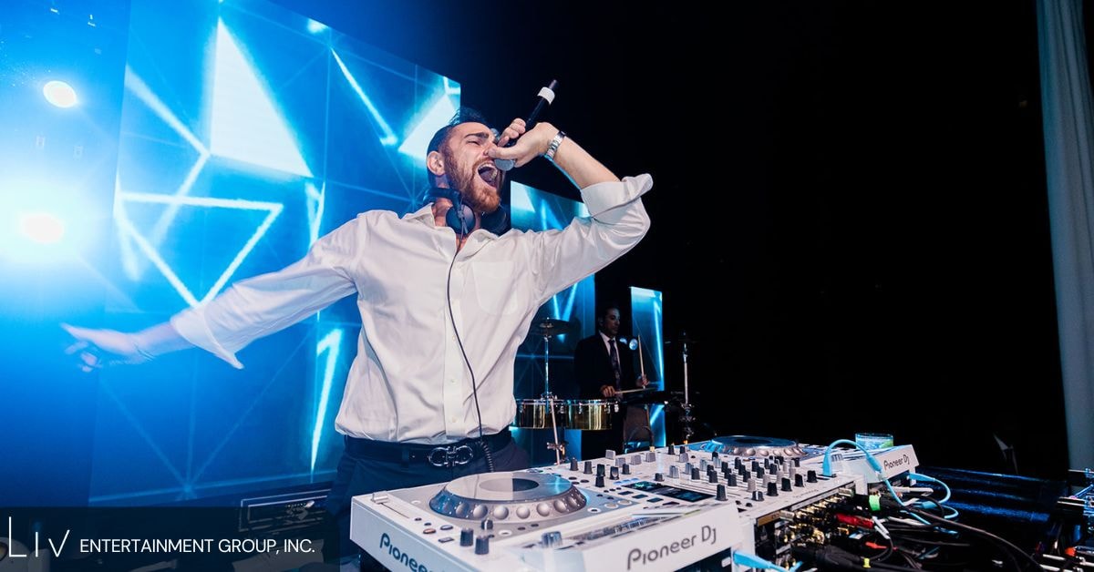 Live Wedding Band vs. DJ: Which Works Best?