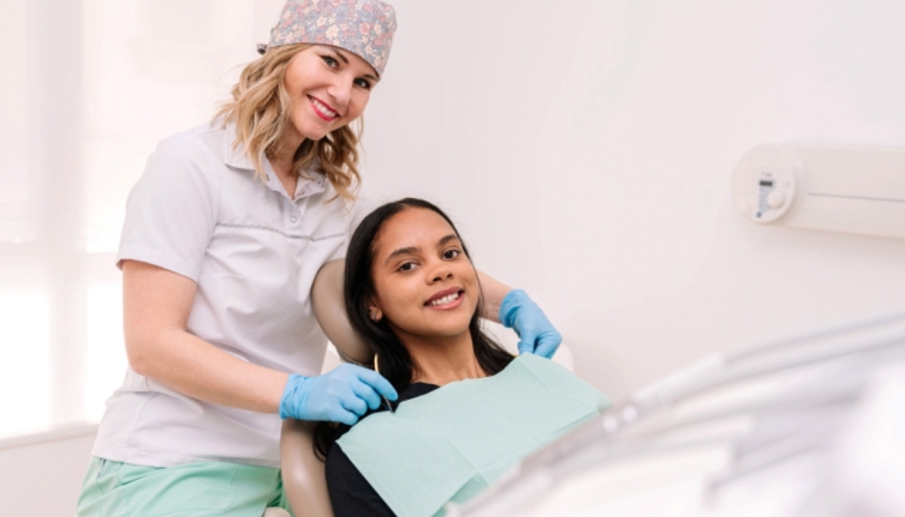 All-on-4: Tannløsningen Som Forandrer Livet Ditt På Én Dag 18 Kvinnelig tannlege med hansker smiler ved siden av pasient i tannlegestol før undersøkelse, begge ser fornøyde og rolige ut. all on 4 all on on 4 få all on 4 faste tenner all nye tenner nobel biocare nye tennene naturlige tenner tenner dine egne 4 måneder implantater behandling behandlingen implantatene får tennene nye pasienter ofte gir løsning dag mer hos flere metoden tannimplantater tid dine naturlige fast kjeven sette bruker fire andre bruk malo tannimplantat våre spise ser proteser konsultasjon operasjonen løsningen kjeve gang god gjør ønsker godt tannlegen tradisjonelle under fungerer måneder kjevebenet tannlege lang bro unngå fordeler alternativ tilbyr første midlertidige behov manglende permanente utføres bruke kommer lite støtte innen