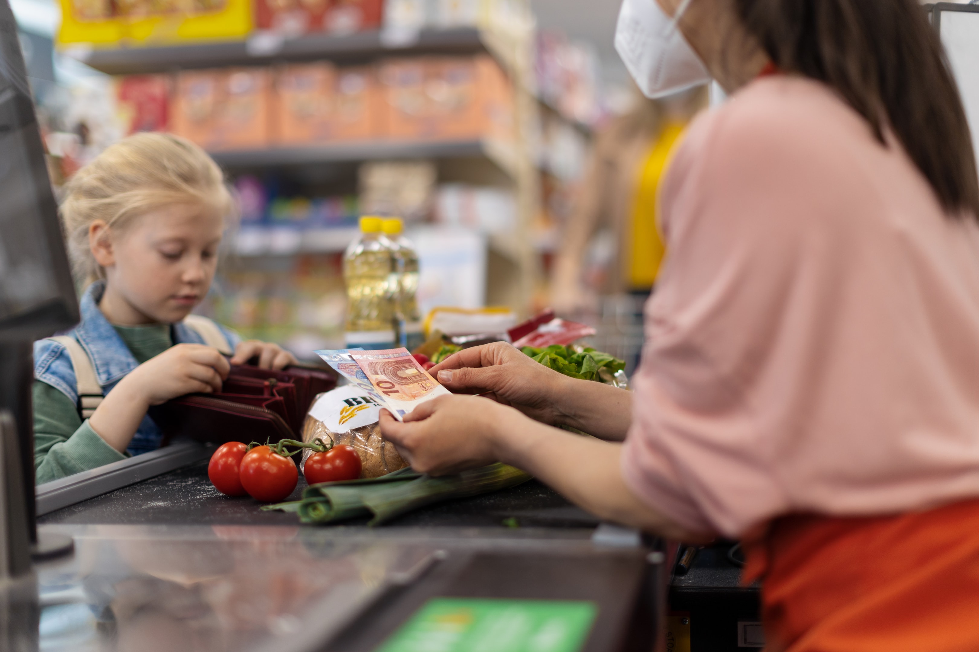 Teach your kids financial literacy in everyday life