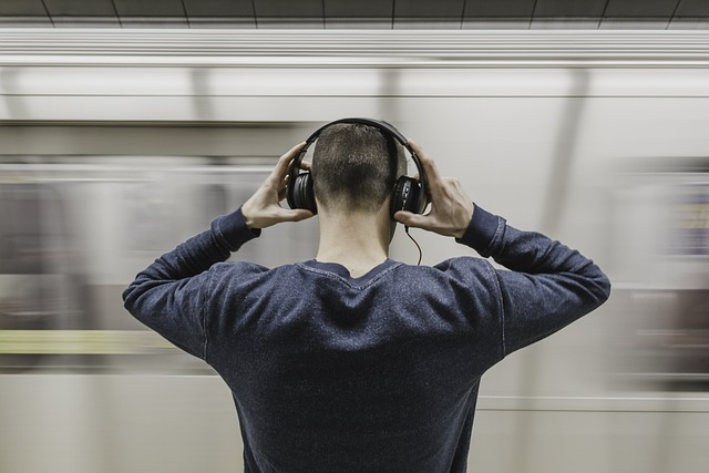 man with headphones symbolizing how minimizing distractions helps you create a successful business plan