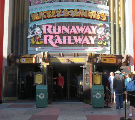 Mickey and Minnie’s Runaway Railway entrance