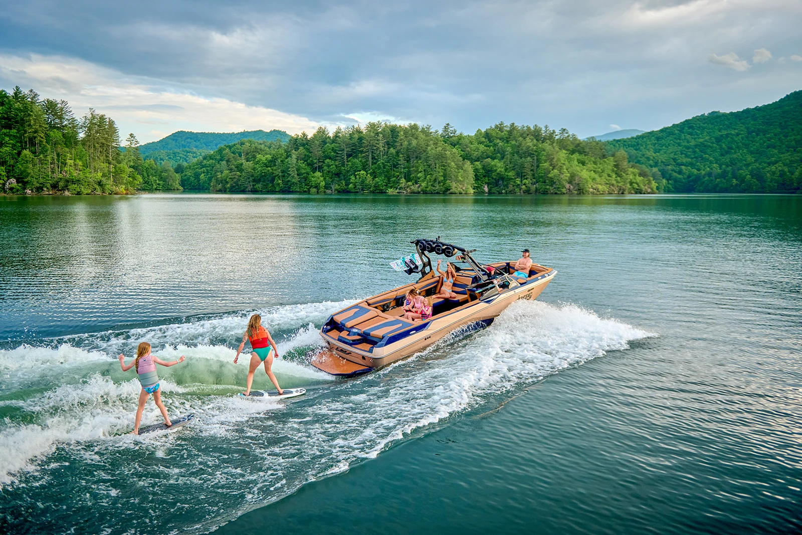 https://blog.axiswake.com/how-to-set-the-perfect-wave-on-an-axis-boat-without-prior-experience