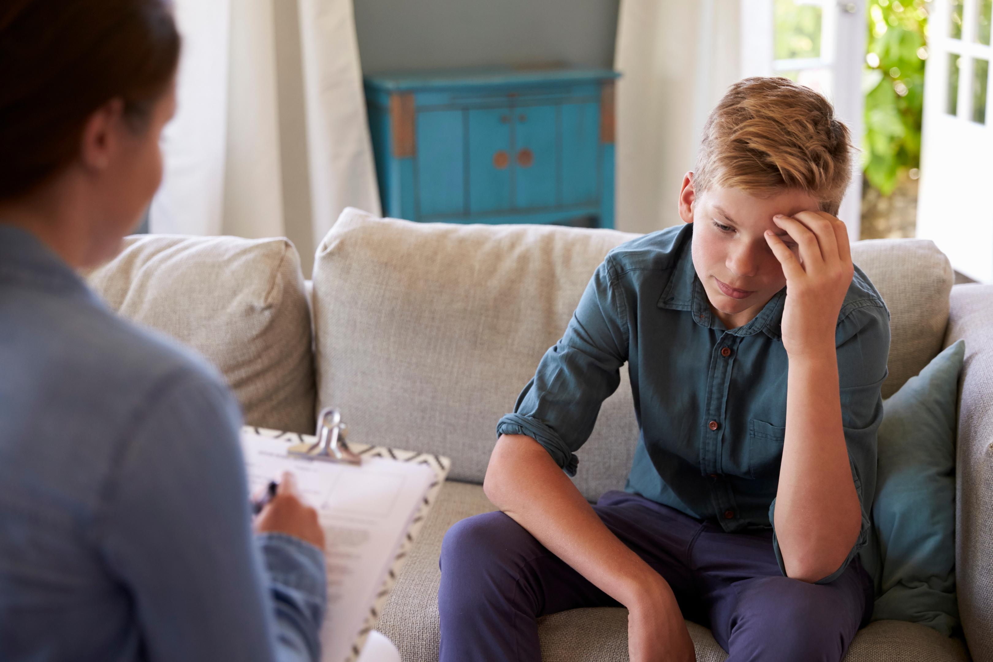  A teen discusses treatment options with a therapist, asks, can you study during addiction treatment