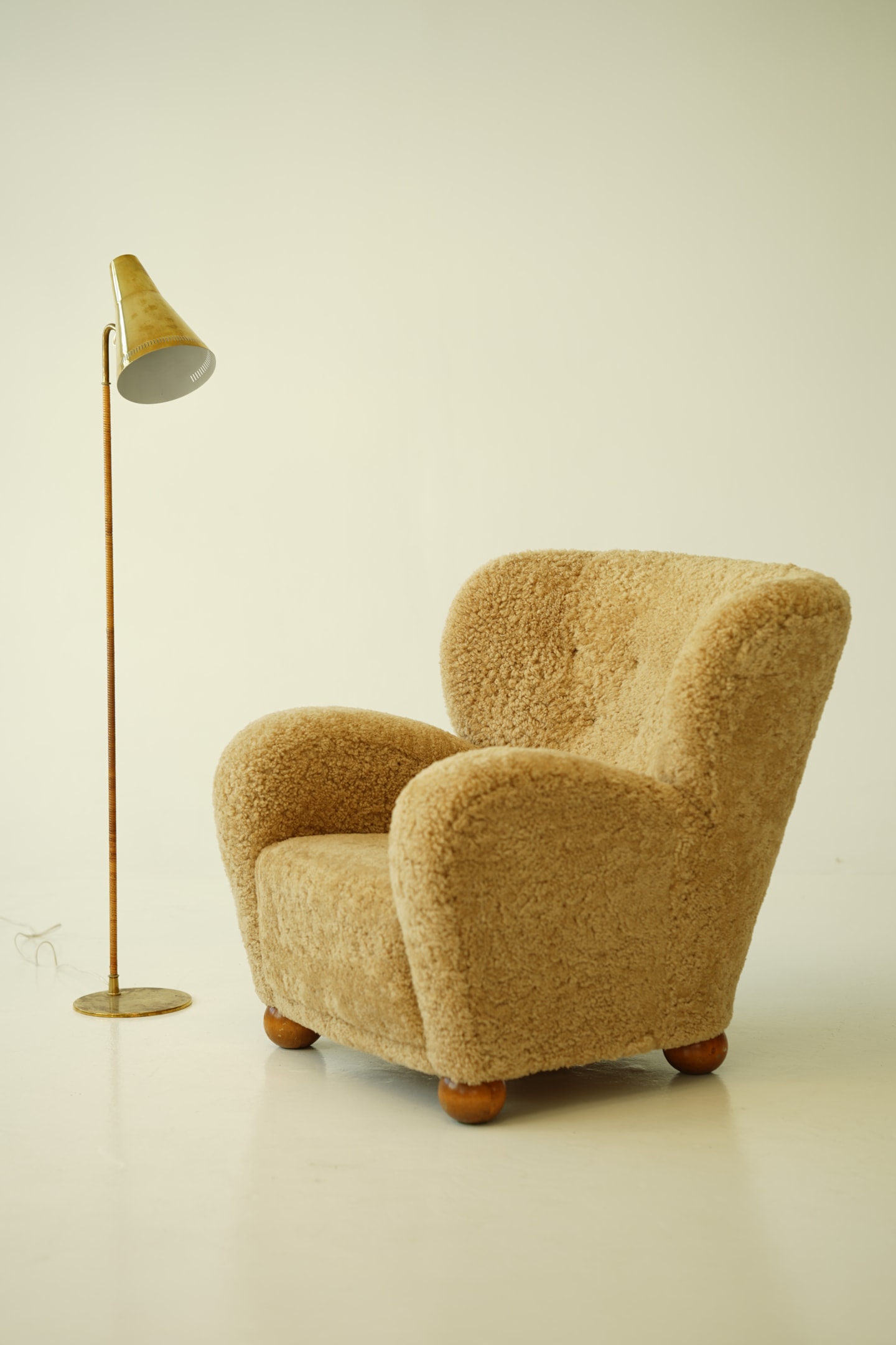 Märta Blomstedt 'Aulanko' armchair paired with Paavo Tynell M. 9628 floor lamp, pieces for decorator