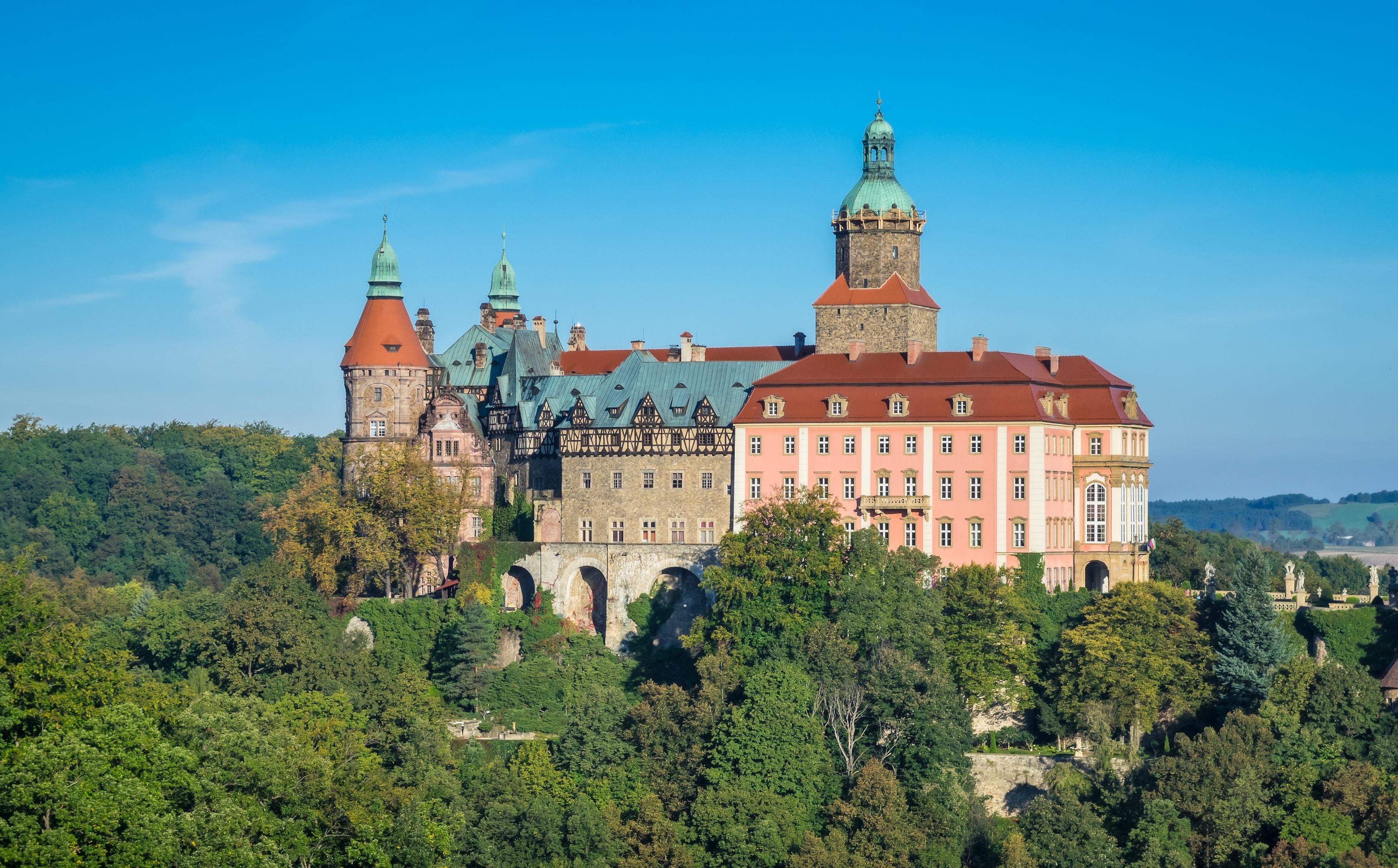 Zamek Książ (źródło: https://commons.wikimedia.org/wiki/File:Ksiaz_-_zamek_02.jpg)