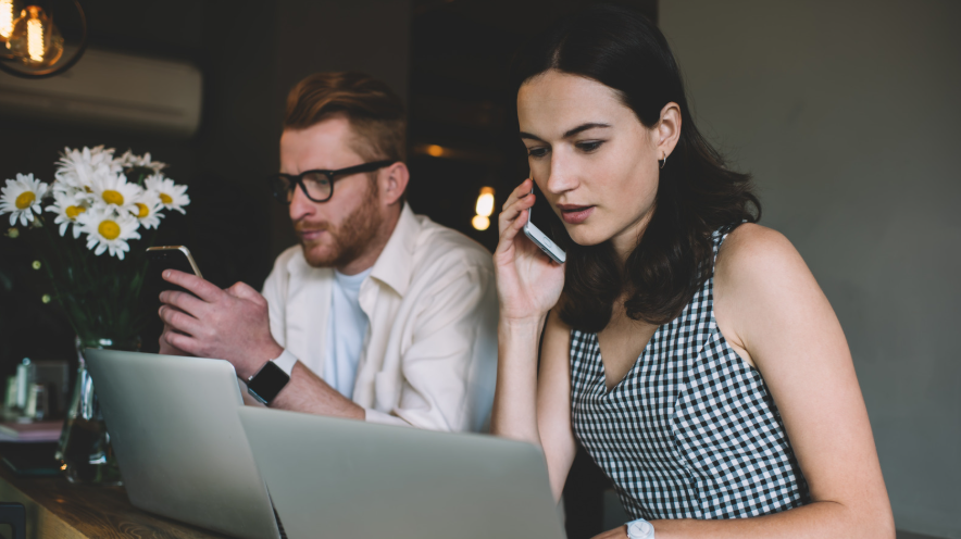 szkolenia sprzedażowe dla handlowców w firmie B2B podczas warsztatów zespół handlowy rozwijający kompetencje sprzedażowe na szkoleniu szkolenie dla handlowców z technik sprzedaży i budowania relacji z klientami warsztaty sprzedażowe rozwijające umiejętności handlowców w praktyce handlowcy uczący się skutecznych technik sprzedaży i negocjacji szkolenia sprzedażowe w firmie B2B poprawiające efektywność zespołu przedstawiciel handlowy podczas rozmowy z klientem w procesie sprzedaży rozwój kompetencji sprzedażowych zespołu handlowego na szkoleniu szkolenie z prospectingu i pozyskiwania klientów w sprzedaży B2B warsztaty z komunikacji i obsługi klienta dla handlowców