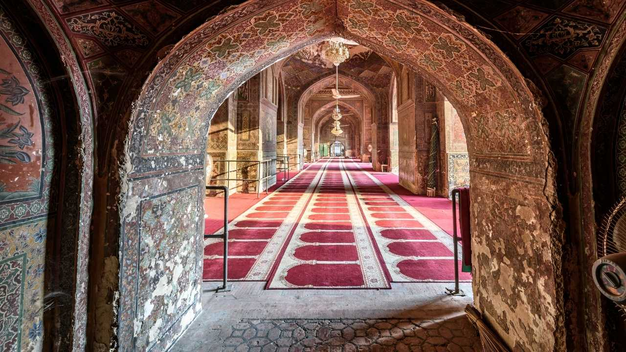 masjid wazir khan, Lahore, hall