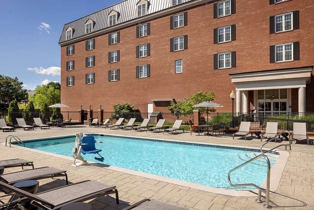 Picture of the pool at Doubletree Lexington