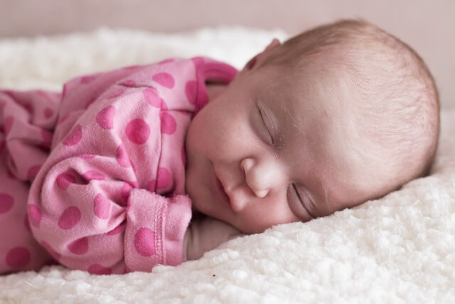 baby schläft baby nachts