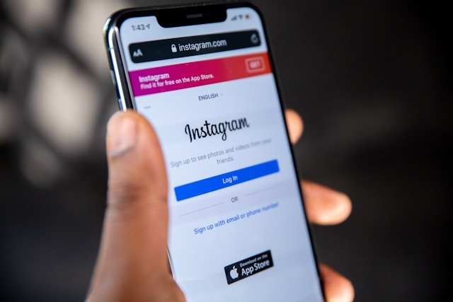 Unlock the secrets how to make an Instagram reel with our ultimate guide and start to make a reel that stands out!