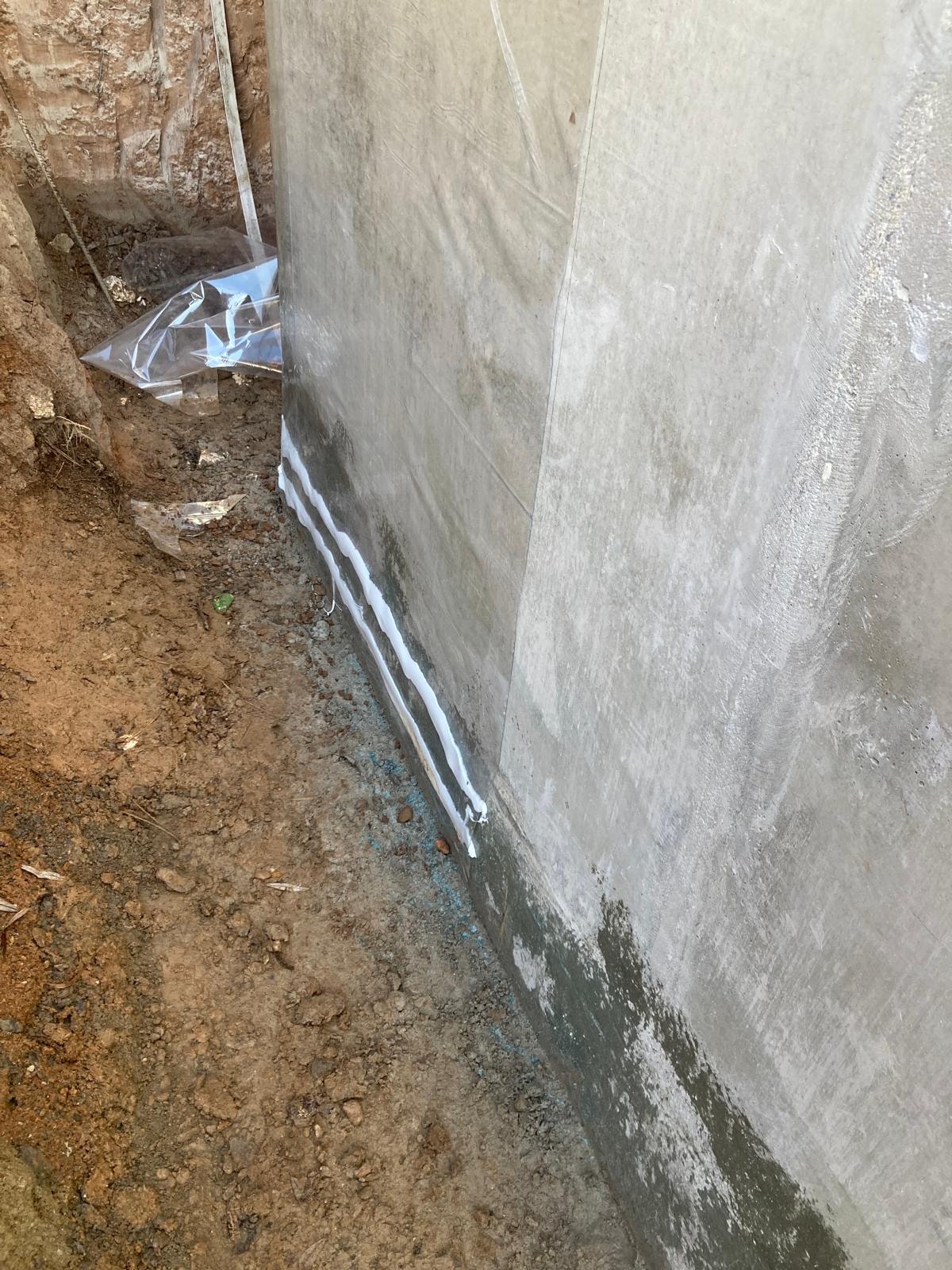 Diese Abdichtungsbahn ist durchsichtig um eventuelle Probleme direkt erkennen zu können. 