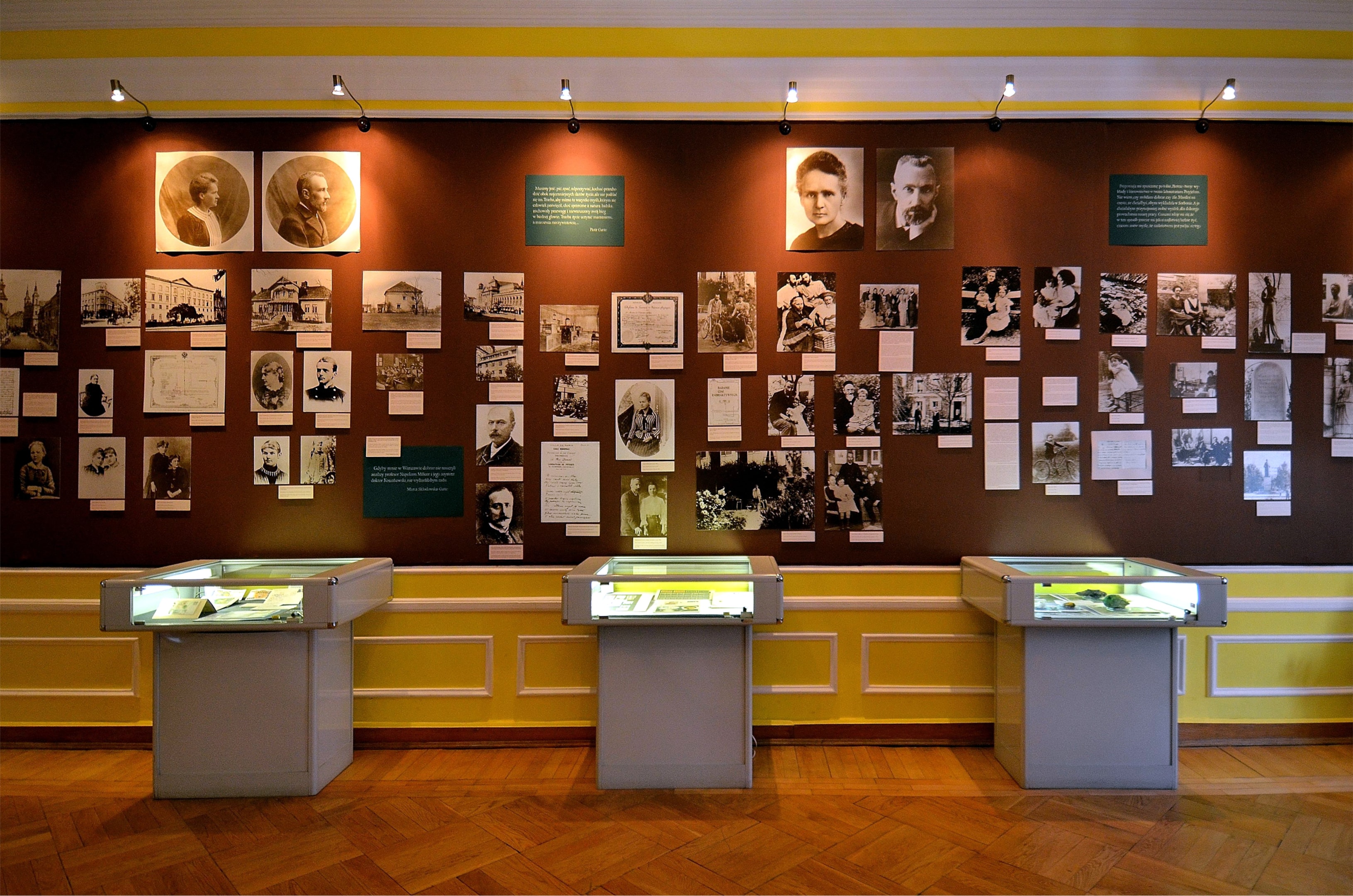 Muzeum Marii Curie-Skłodowskiej (źródło: https://commons.wikimedia.org/wiki/File:Maria_Sklodowska-Curie_Museum_Warsaw_07.JPG)