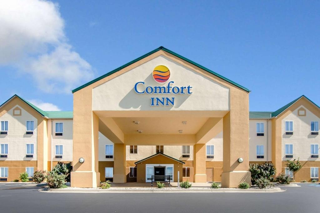 Exterior Front view of Comfort Inn & Suites Nicholasville