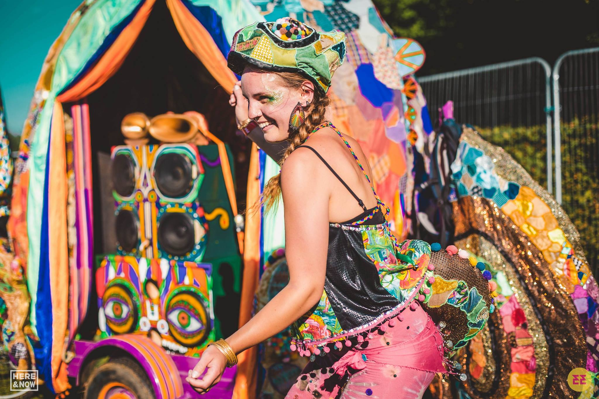 The 10 Types Of Festival Outfits You'll See - Society19 UK