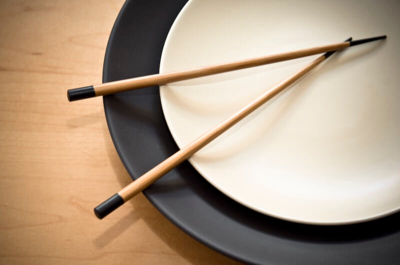using-chopsticks-to-eat-instant-noodles