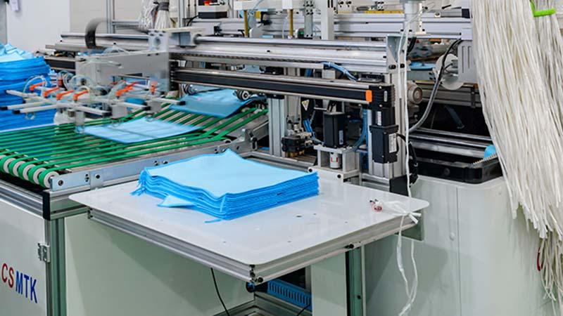 Microfiber cloth rough cutting station