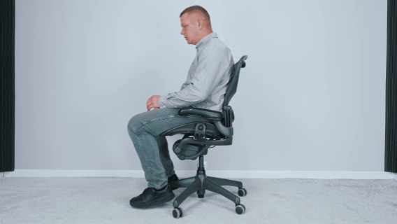 Regulacja fotela biurowego – słownik pojęć i praktyczny przewodnik 7 Funkcja ujemnego kąta przechyłu w fotelu Herman Miller. Źródło: Brastech