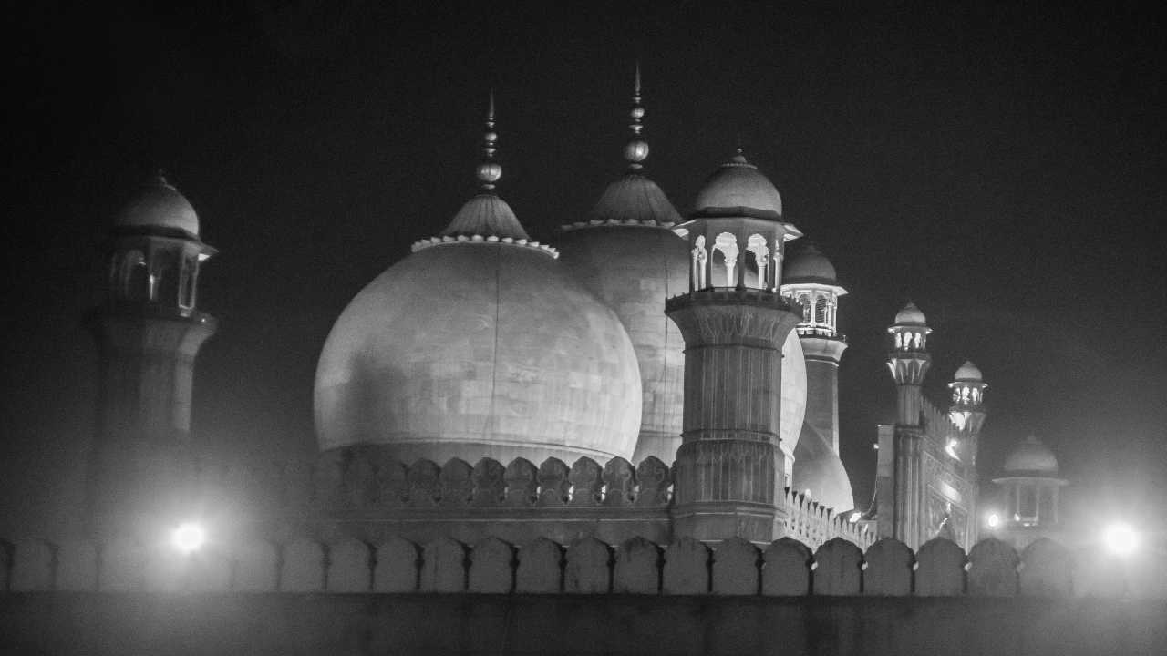 badshahi mosque, grand, night 
