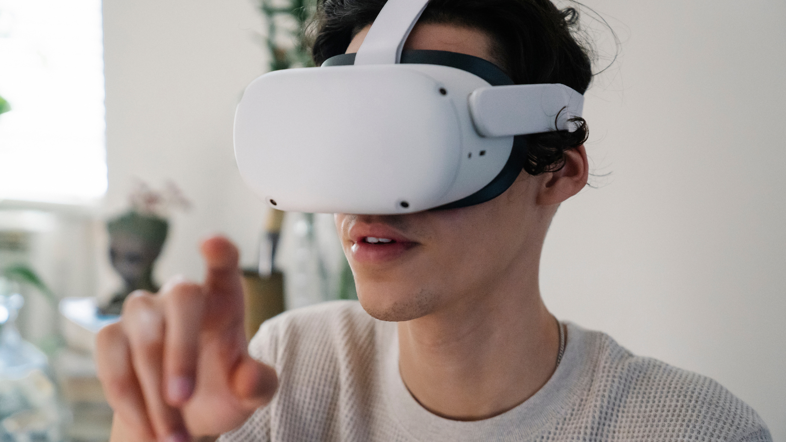 2025 Web Design Trend: Virtual Reality and Immersive Experiences