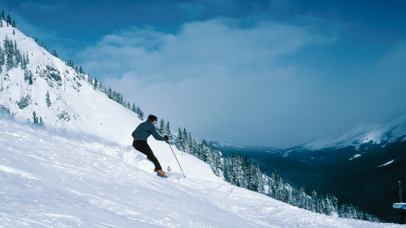 Person skiing in Banff - Picture by Hermera Technologies on Canva https://www.canva.com/photos/MAC8JA1Qziw/