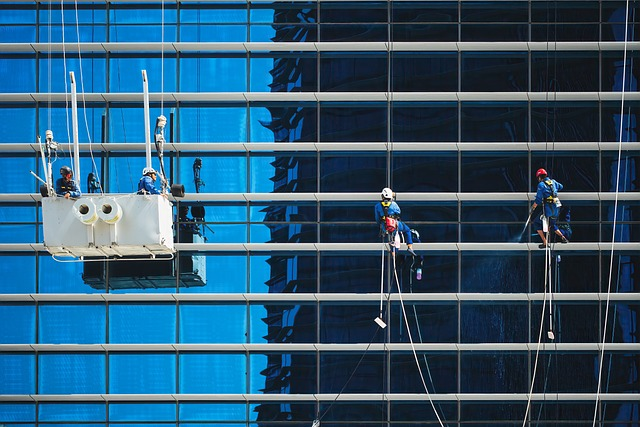 cleaning outside windows
