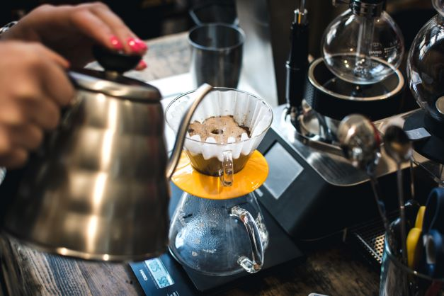 Brewing cold coffee with v360 dripper