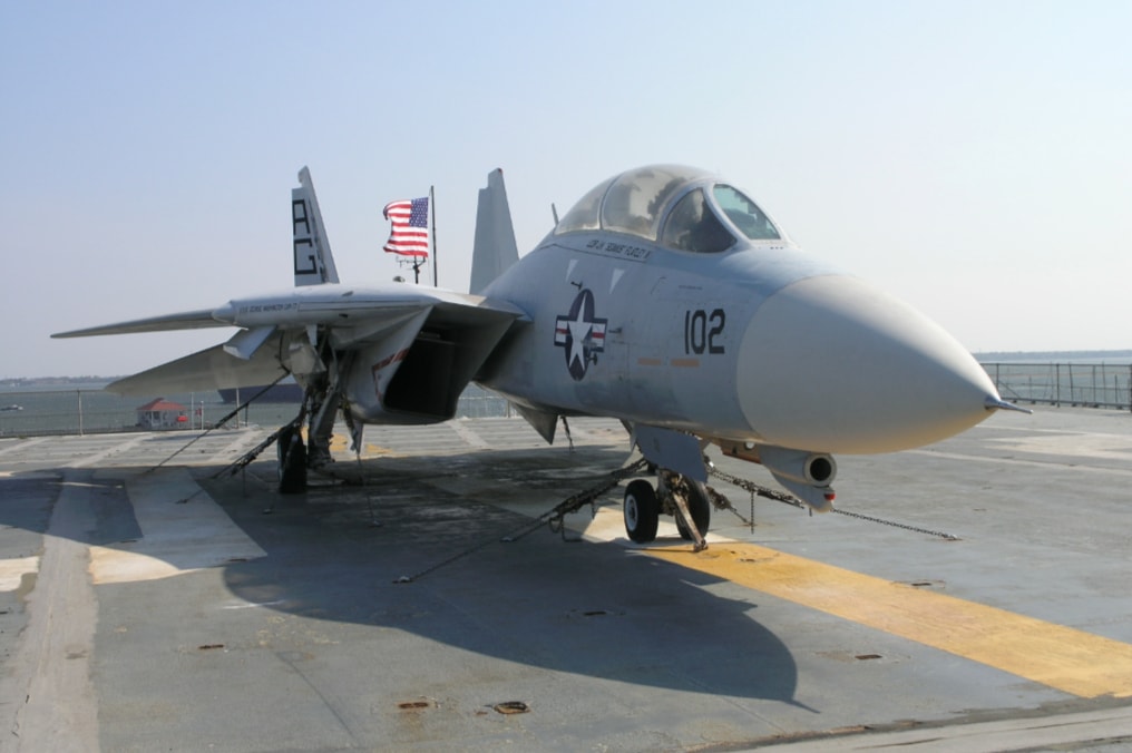 A aircraft carrier depiction of a attack aircraft used by the F-14a