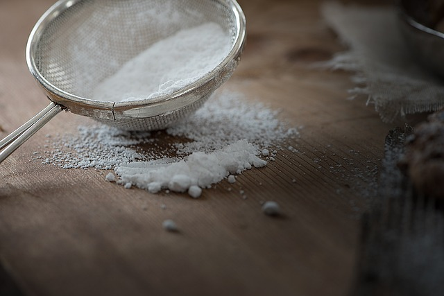 sieve, icing sugar, kitchen help