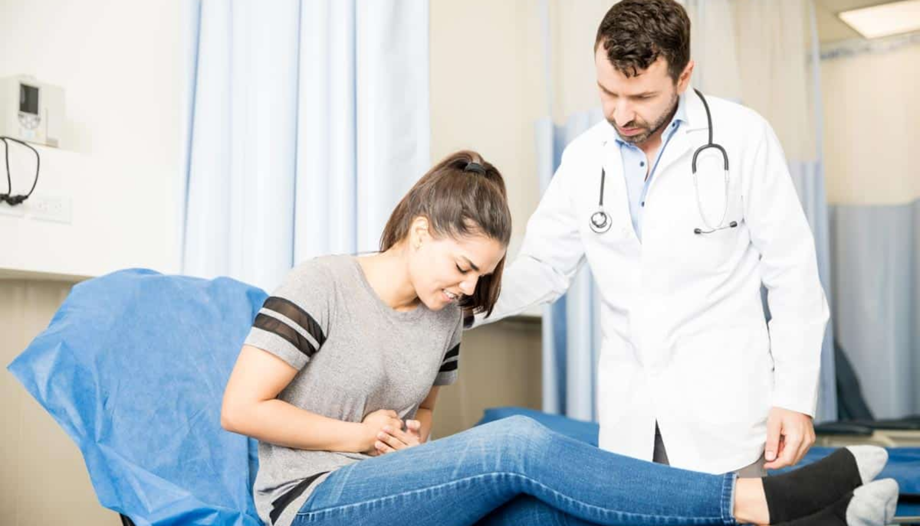 "Kvinne med grå t-skjorte holder magen med smerte, mens lege i hvit frakk trøster henne på en medisinsk klinikk." smerte venstre side mage nedre del av magen del av magen side av magen venstre side svangerskap utenfor livmoren høyre del av magen smerter i magen smerter i øvre oppsøke lege bør du oppsøke utenfor livmoren magesmerter hos kvinner sist oppdatert magen øvre høyre smerter høyre side andre symptomer lege dersom sterke smerter ofte symptomer hos behandling årsaker venstre vondt lege andre får galleblæren tarmen blindtarmbetennelse side gallestein smertene tilfeller kirurgi fleste bør øvre går tilstanden gir legen dersom mer symptomene tilstand magesmertene forstoppelse avføring under ganger infeksjon oftest eksempel vanligvis regel vanlig krever eldre feber årsaken små smerten akutt personer grunn flere tilstander svært blod komme vanligste betennelse kvinner kommer