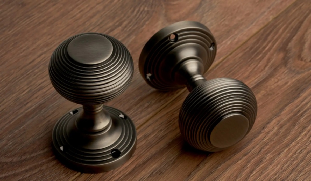 Brown Wood Polished Brass Beehive Mortice Door Knobs - The Ceramic Store