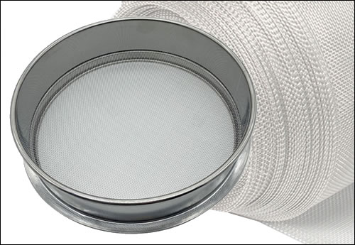Woven wire mesh sieve with particles of different sizes