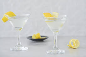 classic dry martini, martini glass, classic martini